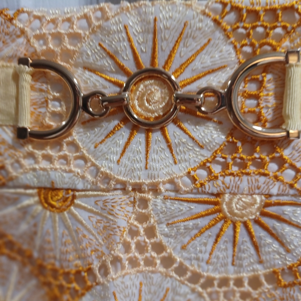 Antonio Melani Beautiful Cream and Gold Skirt - Picture 2 of 7